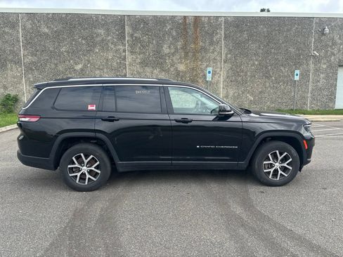 Certified 2023 Jeep Grand Cherokee L Limited w/ Luxury Tech Group II AWD/4WD image 8
