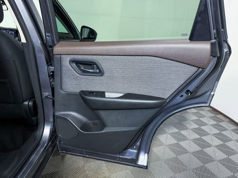 Used 2023 Nissan Rogue S image 37