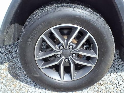 Used 2022 Jeep Grand Cherokee Limited image 11