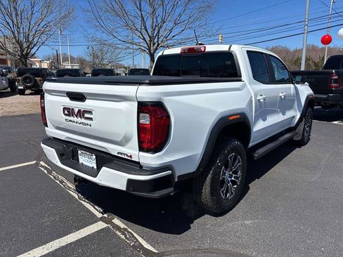 Used 2024 GMC Canyon AT4 w/ AT4 Premium Package AWD/4WD image 3