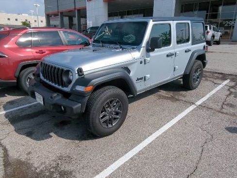 Used 2024 Jeep Wrangler Unlimited Sport AWD/4WD image 2