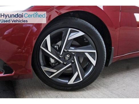 Certified 2025 Hyundai Elantra Limited FWD image 32