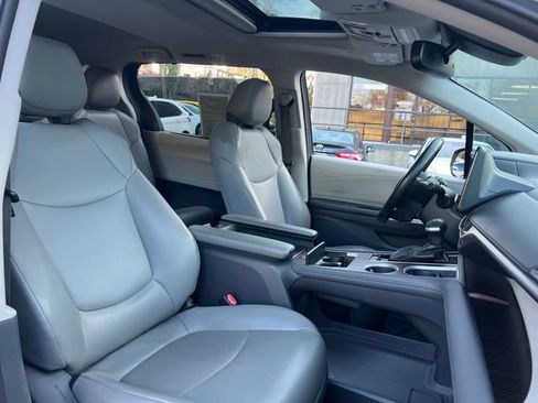 Used 2021 Toyota Sienna XLE image 34