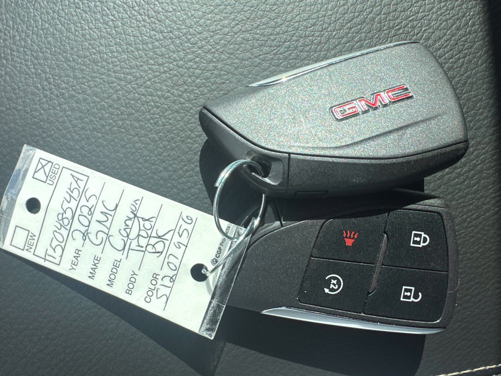 Used 2025 GMC Canyon Denali AWD/4WD image 19