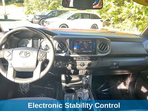 Used 2017 Toyota Tacoma TRD Off-Road AWD/4WD image 16