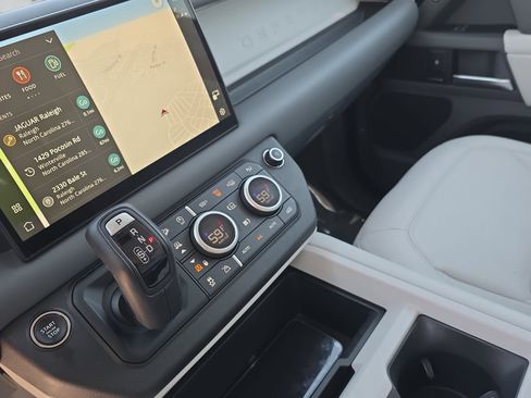 Used 2025 Land Rover Defender 110 S image 25