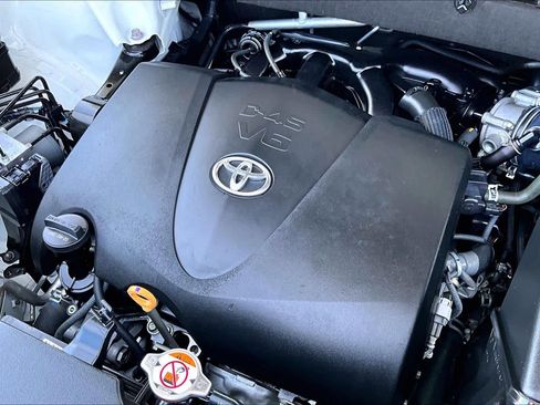 Used 2019 Toyota Highlander Limited Platinum FWD image 31