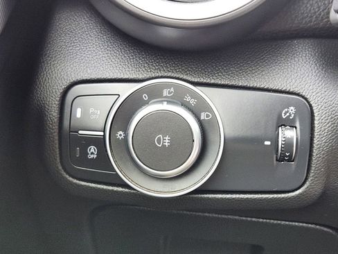 Used 2023 Alfa Romeo Giulia Veloce image 12