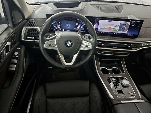 Used 2025 BMW X7 xDrive40i w/ Executive Package image 13