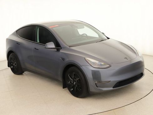 Used 2023 Tesla Model Y Long Range AWD/4WD image 39