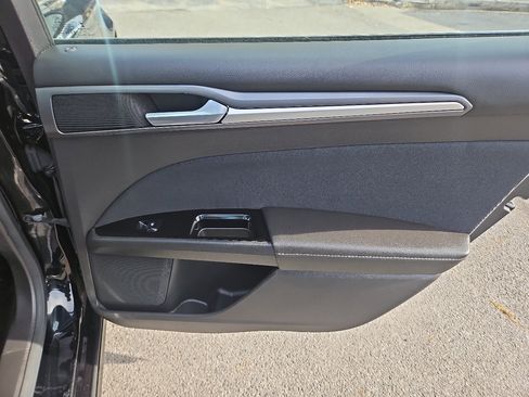 Used 2016 Ford Fusion SE image 17