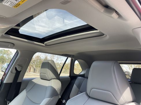 Used 2025 Toyota RAV4 XLE Premium image 28