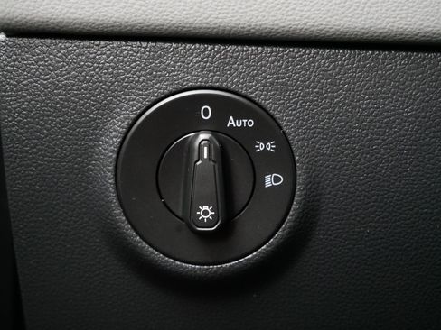 Used 2024 Volkswagen Taos SE w/ Panoramic Sunroof Package image 28