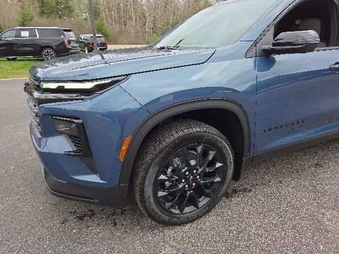 New 2026 Chevrolet Traverse LT w/ Midnight/Sport Edition AWD/4WD image 13