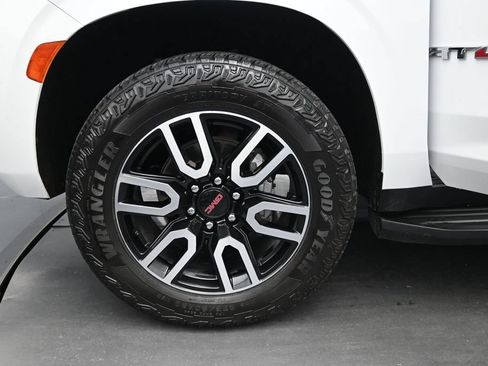 Used 2024 GMC Yukon XL AT4 AWD/4WD image 5