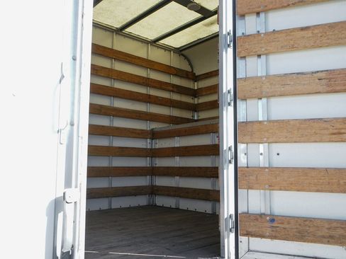 Used 2017 Ford F550 2WD Regular Cab Super Duty image 17