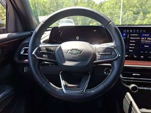 Used 2025 Chevrolet Traverse Z71 AWD/4WD image 19