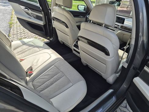 Used 2016 BMW 750i xDrive AWD/4WD image 18