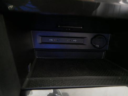 Used 2024 Volkswagen Tiguan SE w/ Panoramic Sunroof Package image 30