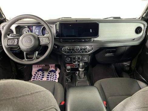 Used 2024 Jeep Wrangler Unlimited AWD/4WD image 40