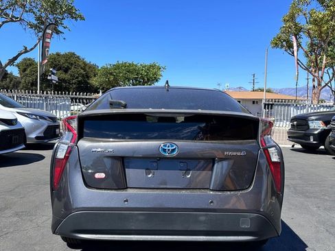 Used 2018 Toyota Prius Two w/ Prius Two Safety Plus Package FWD image 6