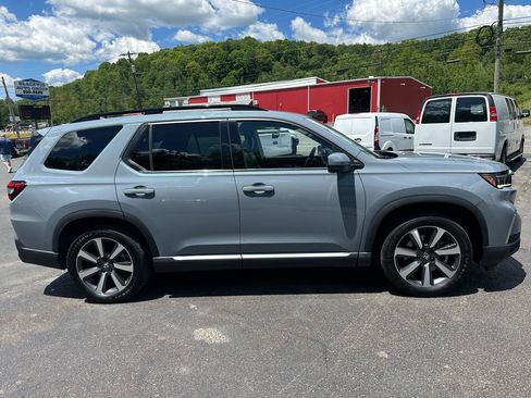 Used 2023 Honda Pilot Touring image 4