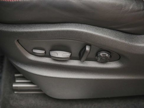 Certified 2024 Porsche Cayenne AWD/4WD image 25