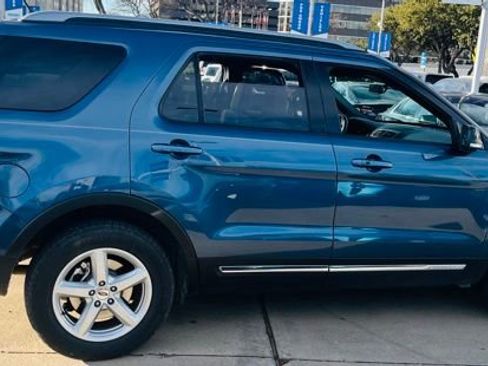 Used 2018 Ford Explorer XLT w/ Equipment Group 202A image 2
