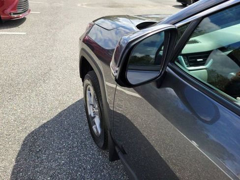 Used 2022 Toyota RAV4 XLE w/ Convenience Package image 18