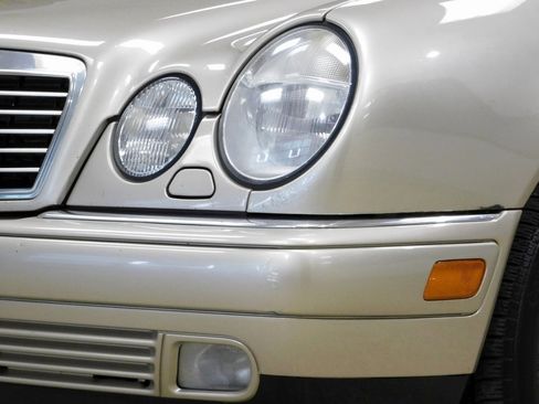 Used 1999 Mercedes-Benz E 320 4MATIC Sedan image 17