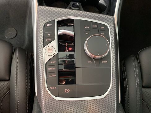 New 2025 BMW 330i xDrive Sedan w/ Convenience Package image 17