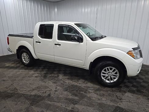 Used 2019 Nissan Frontier SV image 1