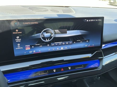 Used 2025 BMW i5 xDrive40 w/ Premium Package image 22