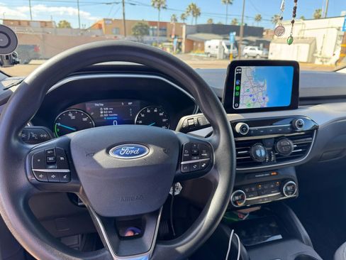 Used 2021 Ford Escape SE FWD image 14