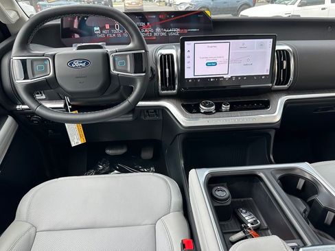 New 2026 Ford Expedition Platinum w/ Platinum Ultimate Package AWD/4WD image 4
