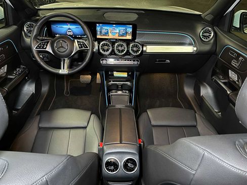 Used 2025 Mercedes-Benz GLB 250 4MATIC image 39