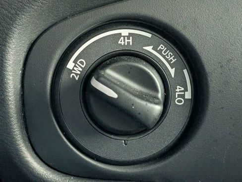 Used 2023 Nissan Frontier PRO-4X w/ Pro Convenience Package image 32