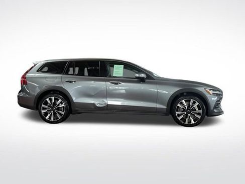 Used 2020 Volvo V60 T5 Cross Country w/ Protection Package Premier AWD/4WD image 3