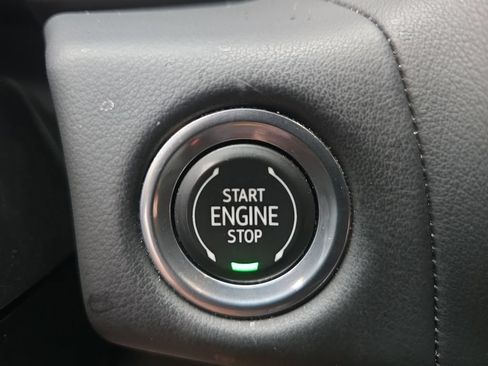 Used 2023 GMC Yukon XL SLT AWD/4WD image 19
