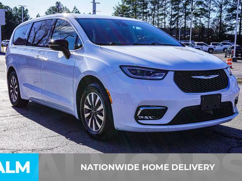 Used 2024 Chrysler Pacifica Select image 6