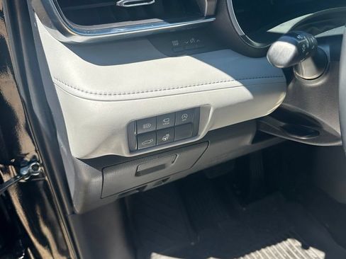 Used 2023 Toyota Highlander Limited AWD/4WD image 10