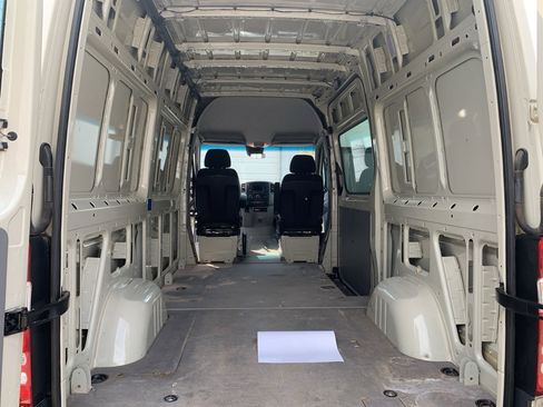 Used 2018 Mercedes-Benz Sprinter 2500 image 26