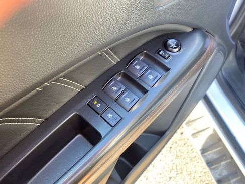 Used 2022 GMC Canyon Denali image 19