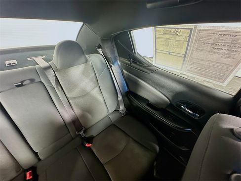 Used 2013 Dodge Avenger SE image 14