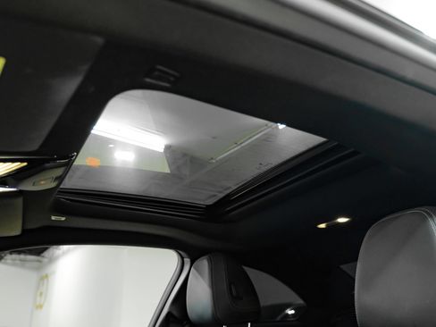 Used 2023 BMW 230i Coupe w/ M Sport Package RWD image 5