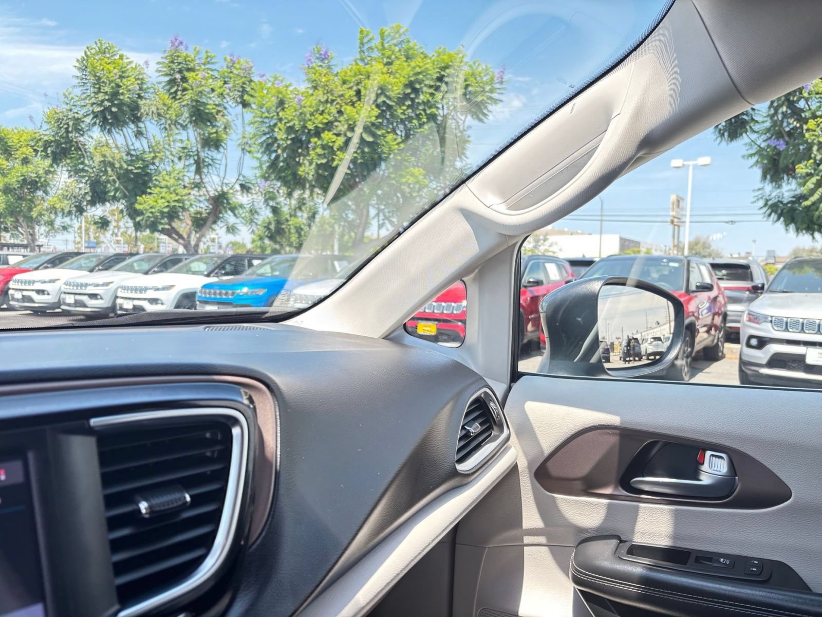 Used 2024 Chrysler Voyager LX FWD image 37