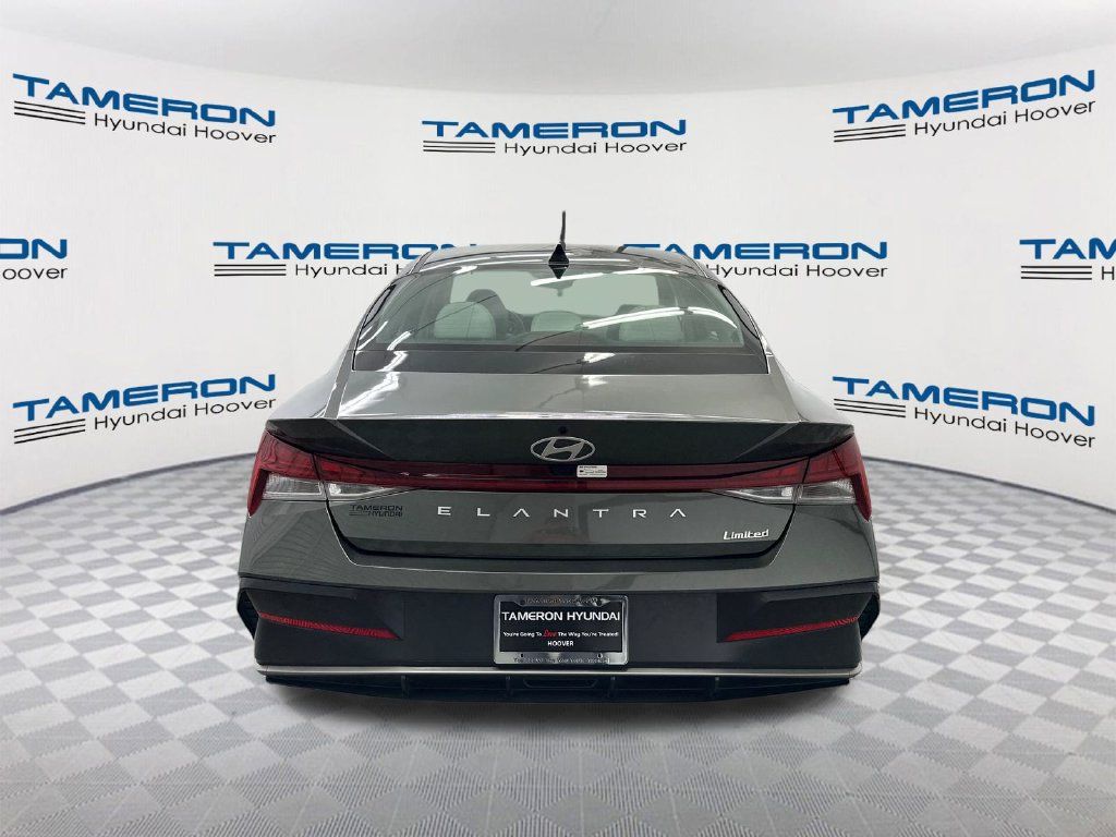 Used 2025 Hyundai Elantra Limited FWD image 4
