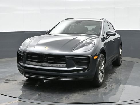 Certified 2025 Porsche Macan AWD/4WD image 12