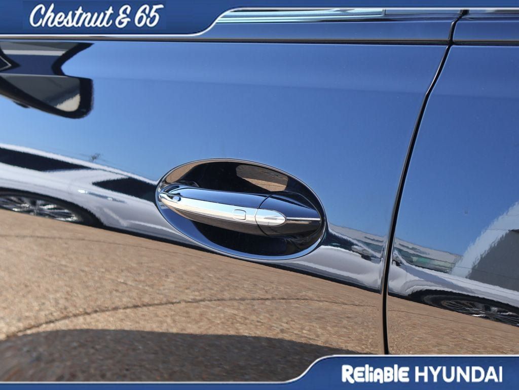 Used 2023 Chevrolet Bolt EUV Premier w/ Sun & Sound Package FWD image 19