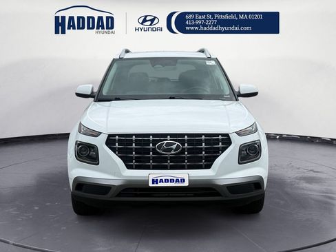 Certified 2024 Hyundai Venue SEL FWD image 8
